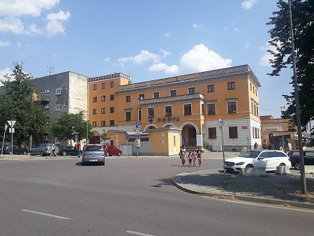Pošta, úřady a zdravotní péče